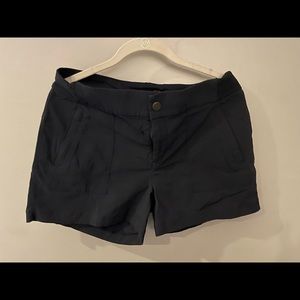 Athleta Trekkie shorts with snap and zipper navy blue